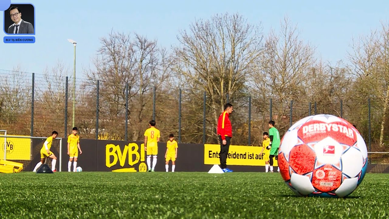 U17 Việt Nam có buổi tập đầu tiên tại Borussia Dortmund | Đơn giản nhưng hiệu quả - YouTube