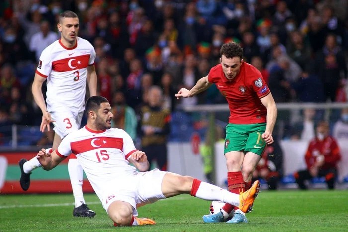 Dẫn trước 2 bàn, Bồ Đào Nha vẫn trải qua những phút cuối cực đau tim để vào chung kết tranh vé vớt World Cup - Ảnh 7.