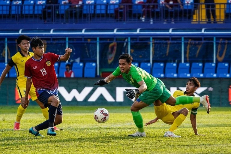 Báo Malaysia "trút cơn thịnh nộ" khi đội nhà thua sốc trước U23 Lào | Báo Dân trí