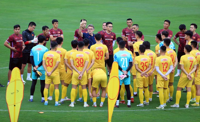 Buổi tập đầu tiên ĐT Việt Nam kết hợp với U23 Việt Nam, một cầu thủ phải chia tay - Ảnh 1.