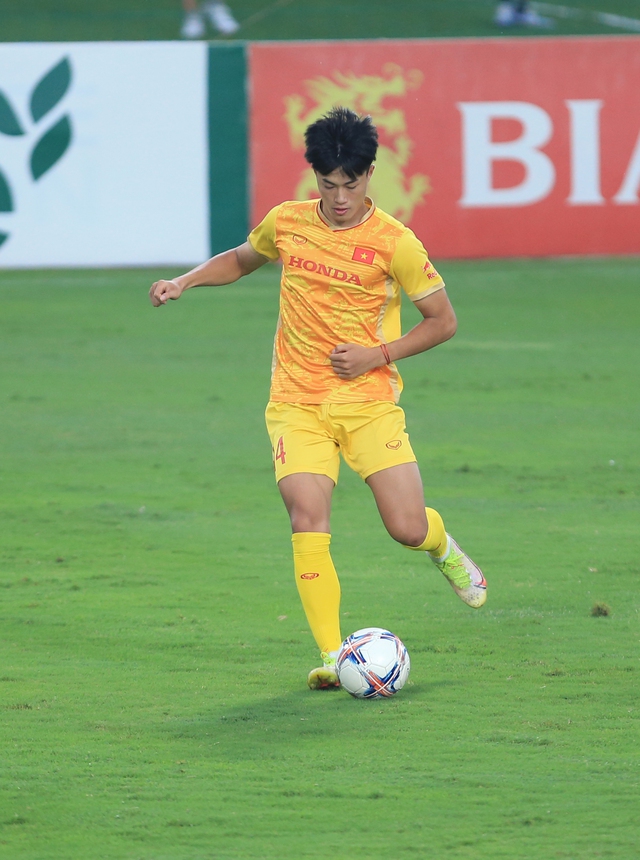 Buổi tập đầu tiên ĐT Việt Nam kết hợp với U23 Việt Nam, một cầu thủ phải chia tay - Ảnh 9.