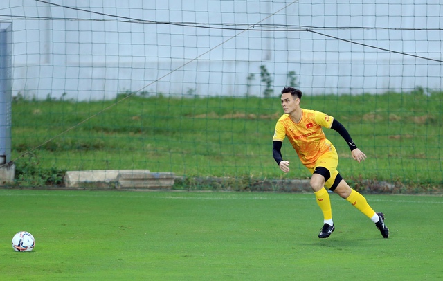 Buổi tập đầu tiên ĐT Việt Nam kết hợp với U23 Việt Nam, một cầu thủ phải chia tay - Ảnh 7.