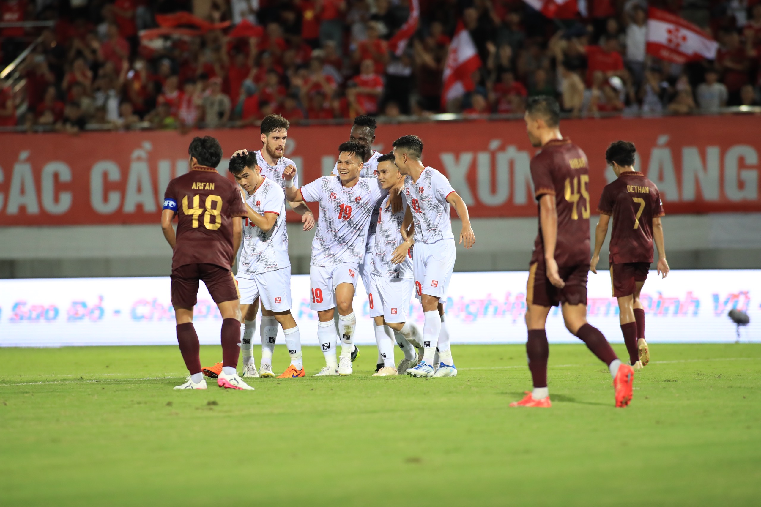 Hải Phòng có chiến thắng thuyết phục trước ĐKVĐ Indonesia - Makassar ở trận ra quân AFC Cup - Ảnh: Phan Tùng 