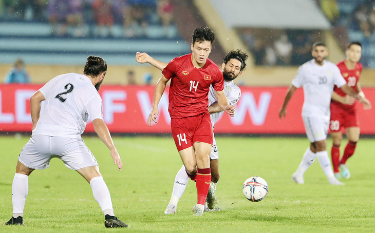 Việt Nam - Palestine (hiệp 1) 0-0: Trung Hiếu, Việt Hưng rời sân trên cáng - Tuổi Trẻ Online