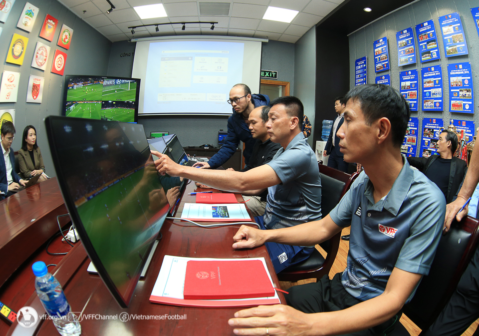 VFF - VPF tích cực triển khai kế hoạch đưa công nghệ VAR vào các trận đấu tại V.League