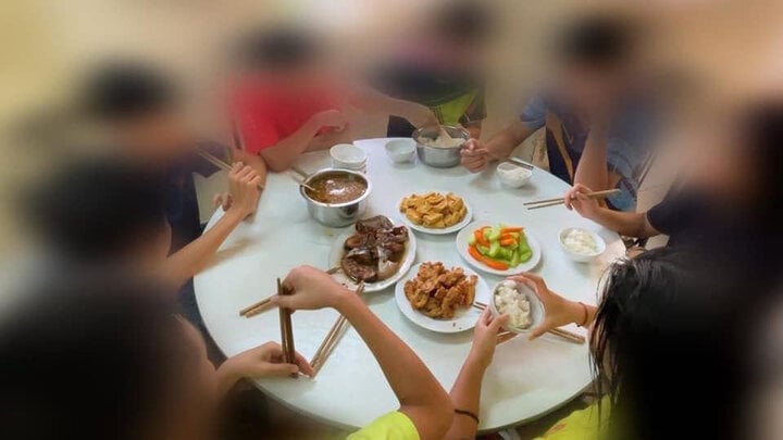 Hình ảnh được cho là bữa cơm của VĐV đội tuyển bóng bàn trẻ Việt Nam.